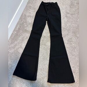 Willow Boutique Flared stretchy Pants size medium